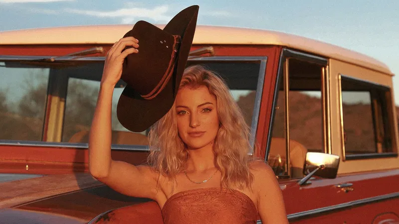 Halle Kearns Live in London: Intimate Night of Country Charm!