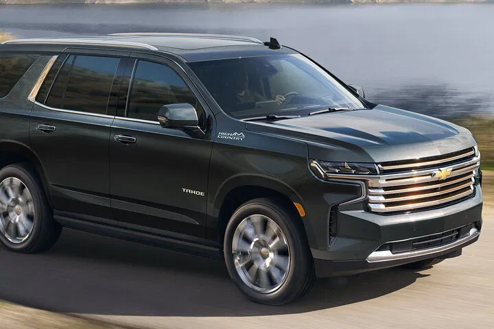 Stress-Free Niagara Falls to Toronto Airport Transfer in Luxury