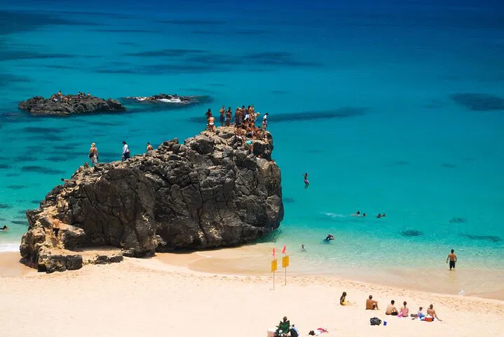 Discover Oahu's Wonders: A Circle Island Bus Tour Adventure