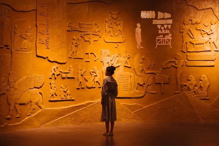 Turin: Skip-the-Line Egyptian Museum & Historic Café Aperitivo