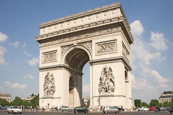 Unveiling Paris: A Luxurious Half-Day Minivan City Tour