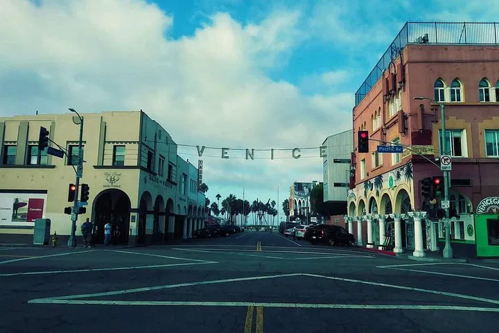 Venice Vibrations: Cruise California's Coast on Two Wheels