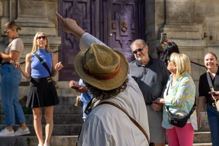 Latin Quarter Wine History: Sip, Stroll & Savor Paris!
