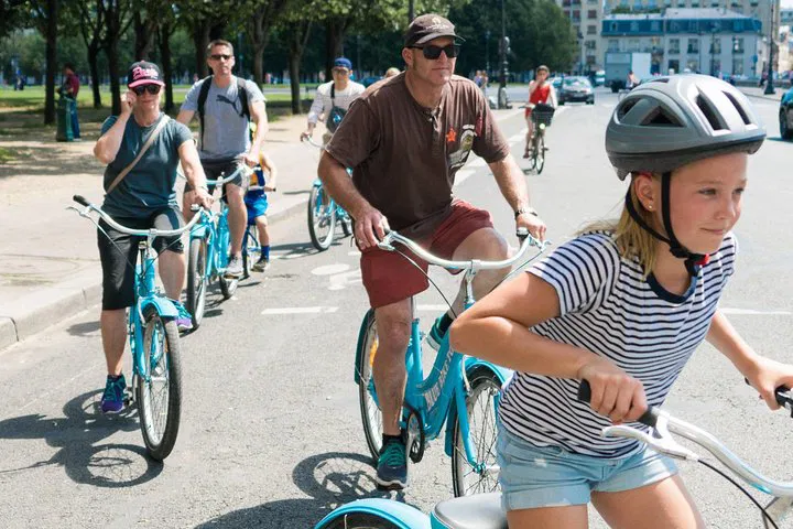 Paris Bike Tour: See Eiffel Tower, Louvre & Notre Dame!