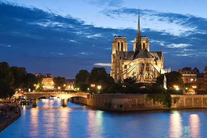 Bistrot Cruise: Parisian Wonders Await!
