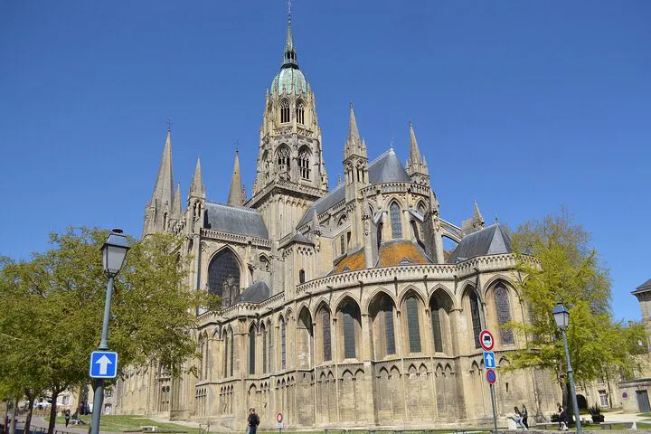 Seamless Paris to Bayeux Private Transfer: Comfort & Insight Await