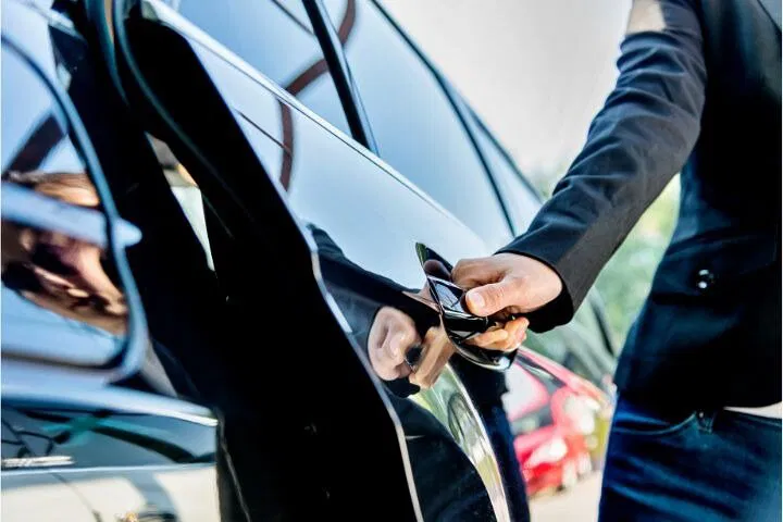 Luxury Private Airport Transfers: Arrive in Paris with Style & Comfort