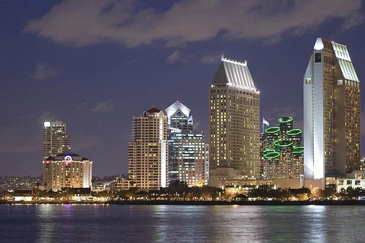 San Diego's Slammin' Bar Crawl: An App-Guided Adventure!