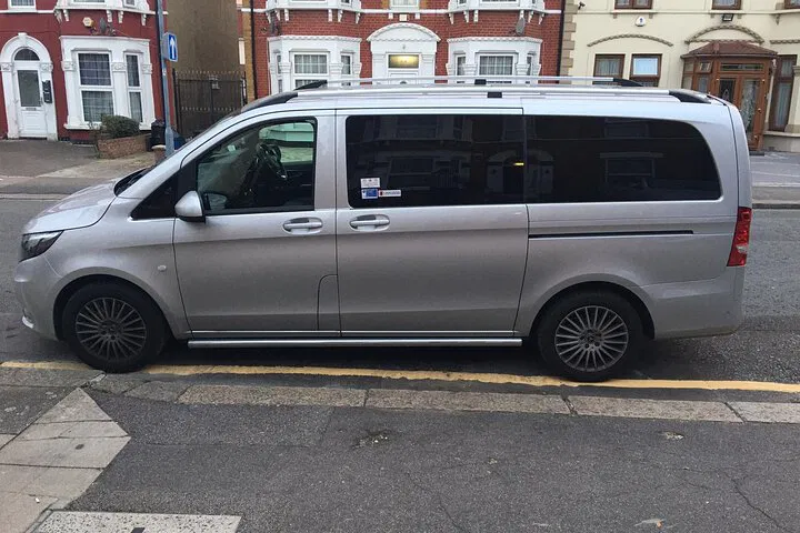 Stress-Free Southampton to London Transfer: Your Premier Private Taxi Experience