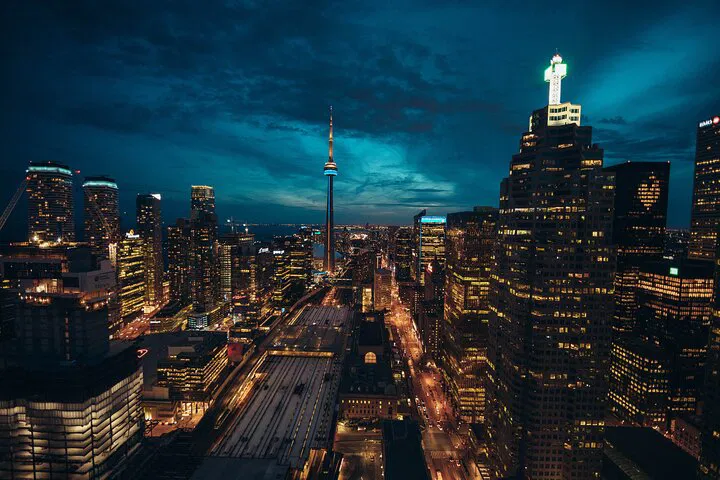 Stress-Free Niagara Transfer: Private Car from Toronto Airport