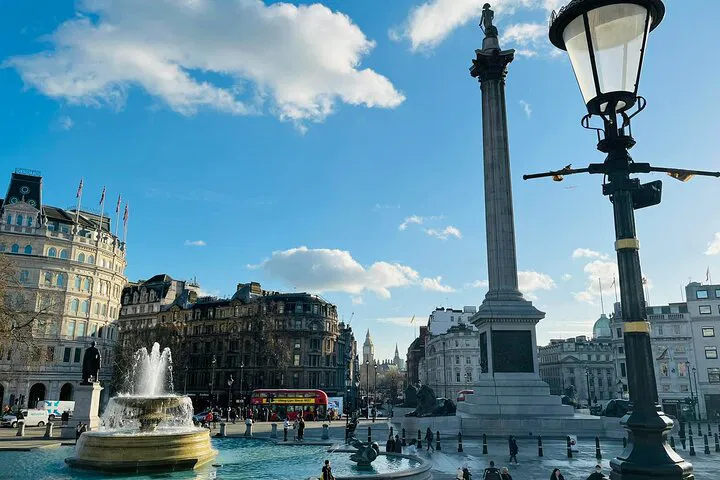 London's Historical Treasures: A Day of Tower, War Rooms, and Landmarks!