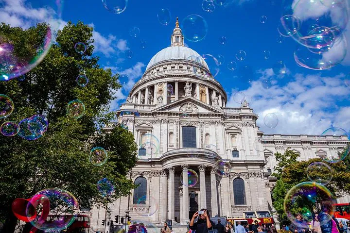 Capture London's Charm: Private Photography Tour from Borough Market to St Paul's