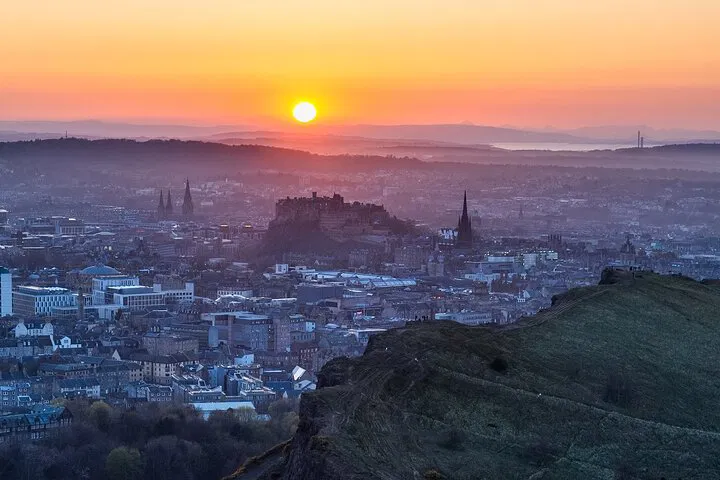 Arthur's Seat Hike: Edinburgh Sunset Views