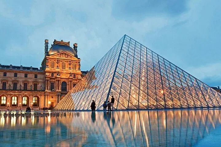Louvre: Skip-the-Line Outdoor Walking Tour