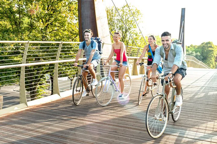 Cycle Through London's Iconic Landmarks: A Guided Bike Adventure