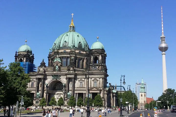 Berlin Mitte Walking Tour: Uncover Berlin's Heart!