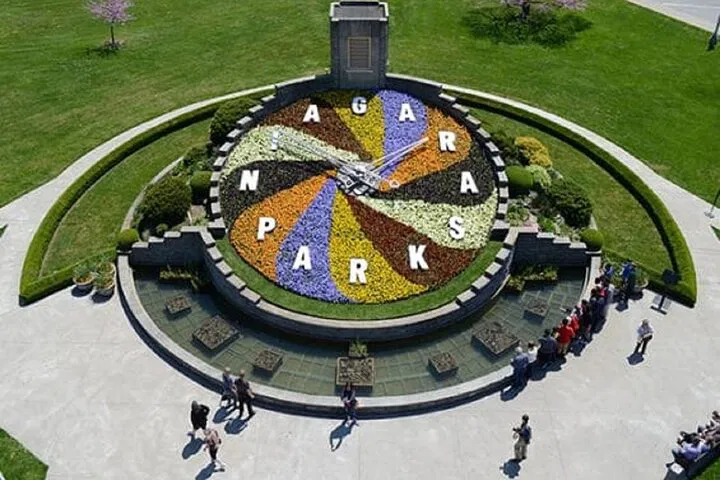 Unforgettable 5-Day Eastern Canada Escapade: Toronto, Montreal, Quebec & Niagara!