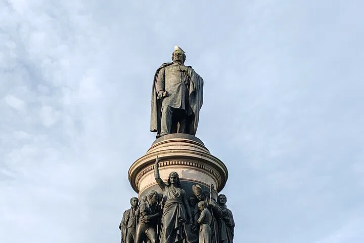 Uncover Dublin's Secrets: An Irish Revolution History Tour