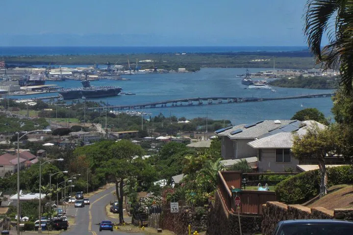 Pearl Harbor Shuttle & USS Arizona Memorial Tour