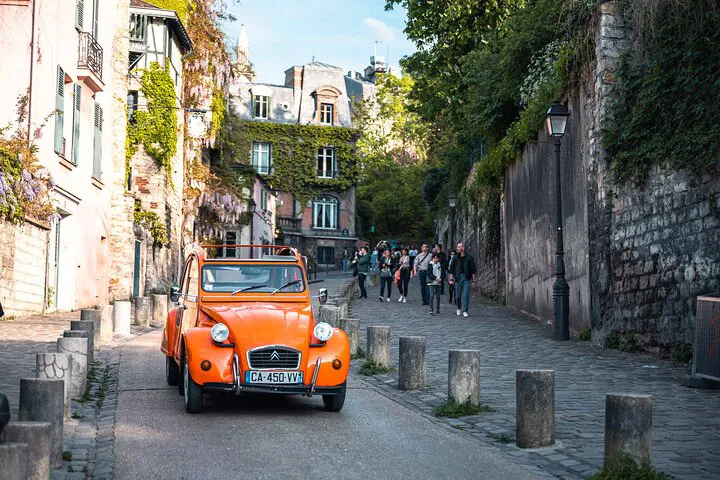 Montmartre Citroën Classic: A Bohemian Rhapsody on Wheels