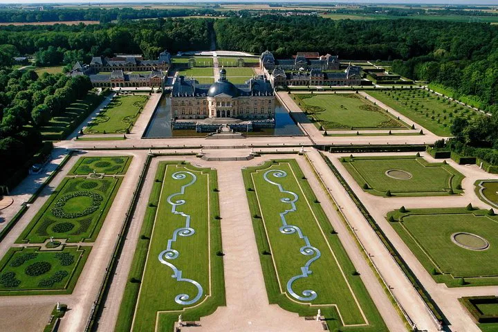 Vaux-le-Vicomte Private Day Trip from Paris