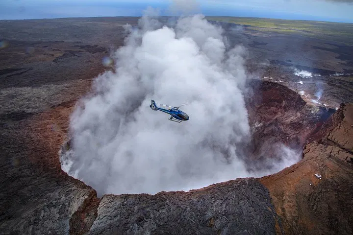 Volcanic Majesty: Oahu to Big Island Helicopter & Hilo Adventure