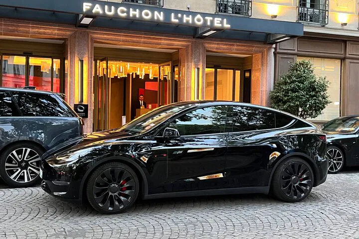 Effortless Paris Arrival: Luxury Private Airport Transfer
