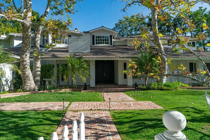 Dive into Drama: The Real Housewives of Beverly Hills Tour