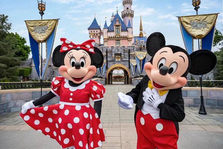 Enchanting Escapes: Disneyland® Resort Tickets for Aussie & Kiwi Adventurers!