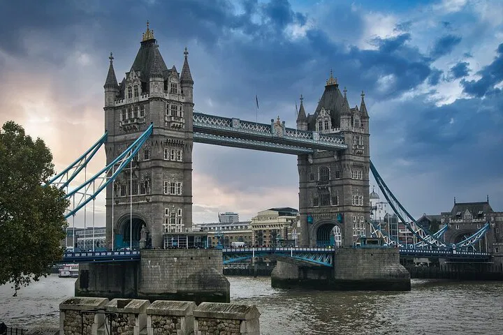 Effortless Southampton to London Transfer: Private Door-to-Door Service