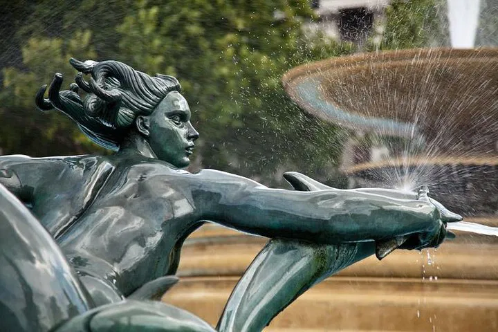 Unleash Your Inner Photographer: A Private London Landmarks Tour