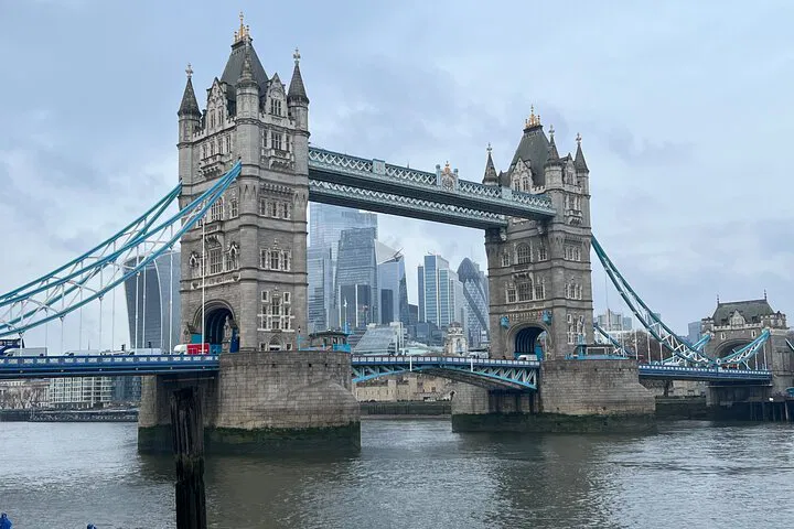 London Landmarks & Pub Lunch: Storyteller Walking Tour