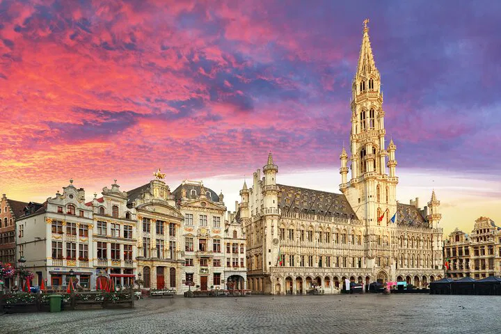 Paris to Brussels: Private Door-to-Door Transfer for Ultimate Comfort