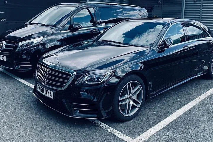 Edinburgh to Southampton: Luxurious Private Limo Transfers