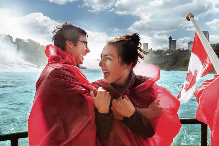 Niagara Falls Day Tour: Experience the Thundering Wonder from Toronto!