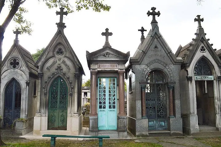 Uncover Paris's Secrets: Private Guided Tour of Père Lachaise Cemetery