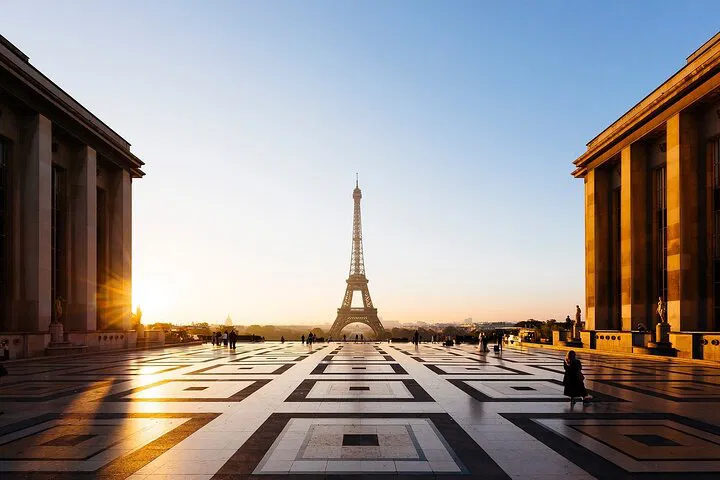 Uncover Paris's Treasures: A Full Day Walking Adventure