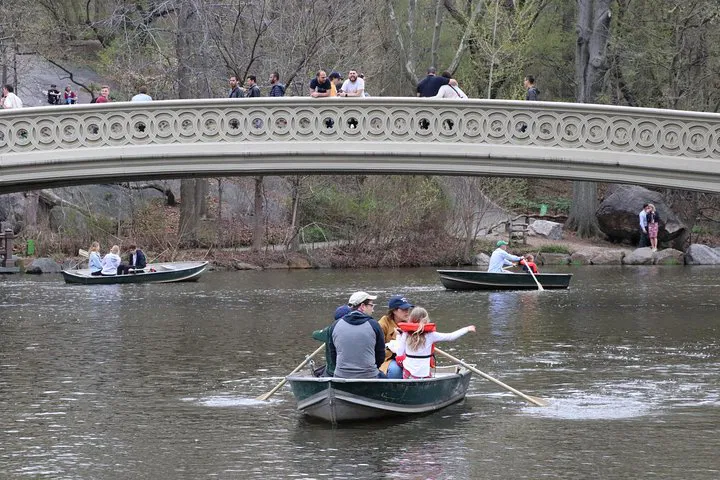 Central Park Romance: Horse Carriage Ride to Tavern on the Green