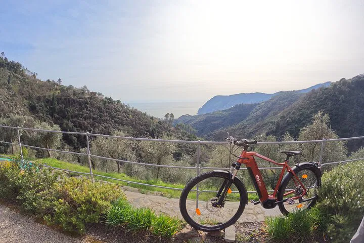 Cinque Terre E-Bike Tour: Ride Coastline from Monterosso