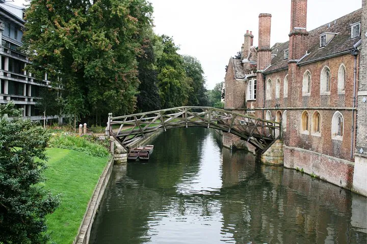 Cambridge Scavenger Hunt: Uncover Hidden Gems & Ace City Challenges!