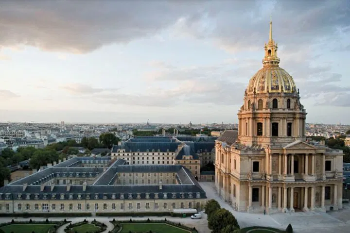 Paris Private Car Tour: See Top Sights with Expert!