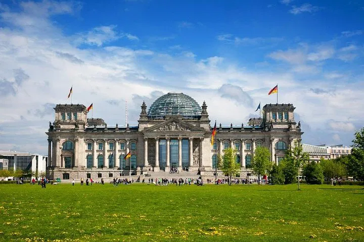Discover Berlin's Iconic Landmarks: A Personalized Car Tour Experience