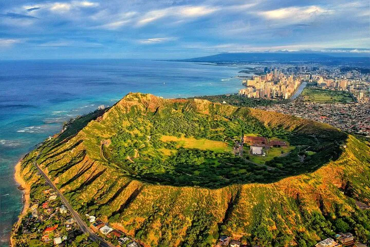 Diamond Head Hike: Ticket & Reservation Included!