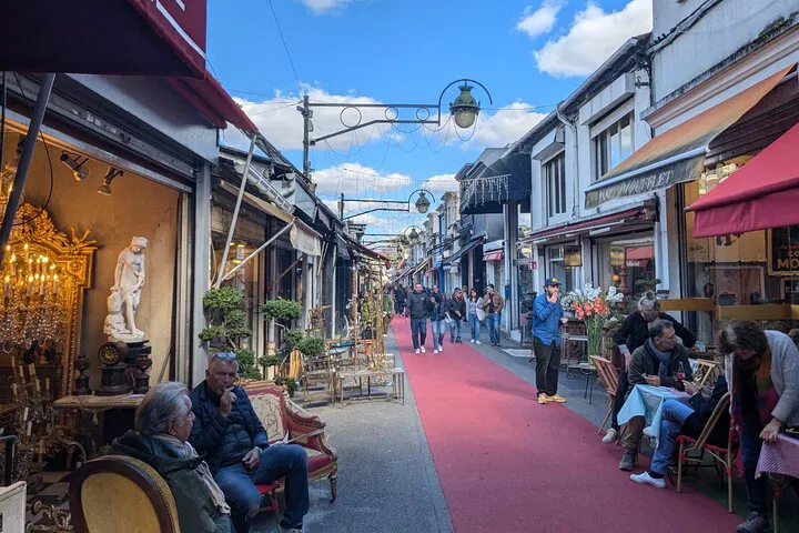 Uncover Paris's Hidden Treasures: A Private Flea Market Adventure