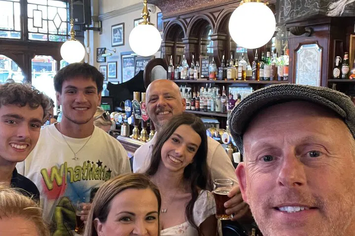 London Taxi Pub Tour: History, Drinks & Fun!