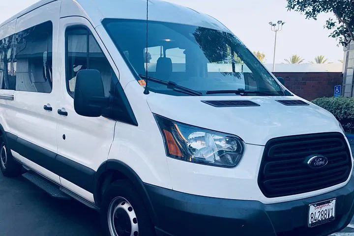 Unforgettable LA: Personalized 10-Seater Private Tour Experience