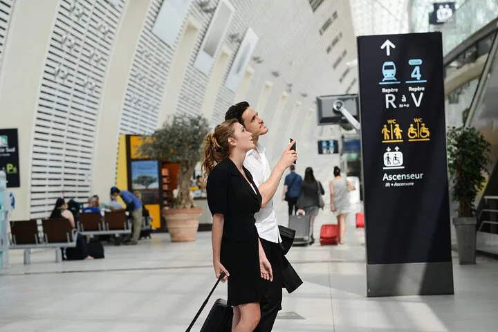 Effortless Paris Arrival: Private Airport Transfers for a Seamless Start