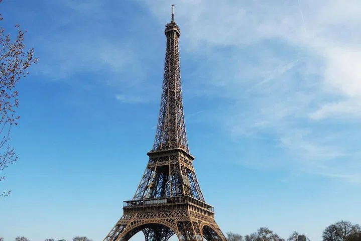 Unleash Your Inner Explorer: Seine River Treasure Hunt Adventure!