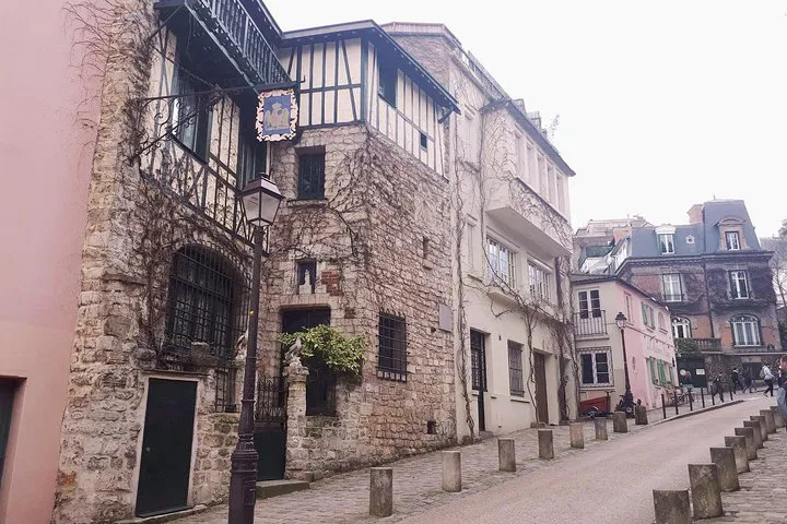 Montmartre Private Walking Tour: Art, History & Sacré Coeur