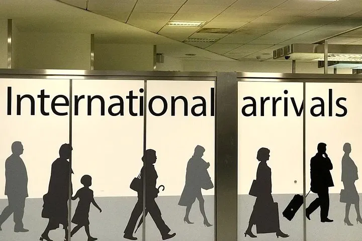 London Layover Magic: Private Heathrow Airport Tour